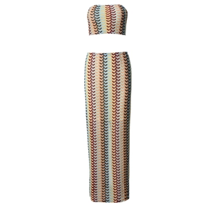 Vue détaillée de l'ensemble deux pièces en maille avec motifs ondulés et jupe moulante