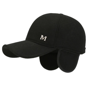 Wollen winter baseballpet met oorkleppen en zilveren M-logo voor koude dagen