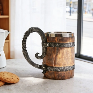 Retro beer mug with 304 stainless steel interior and vintage barrel wood texture