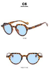 Makroansicht der retro geometrischen Sonnenbrille mit Schildpatt-Rahmen und blauen Gläsern
