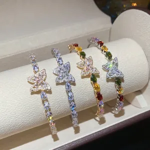 Eleganti orecchini a cerchio a farfalla in oro e argento con zirconi colorati
