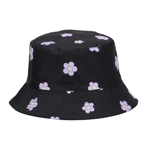 Schwarzer Anglerhut mit lila Smiley-Blumenmuster und abgesteppter Krempe für Sonnenschutz