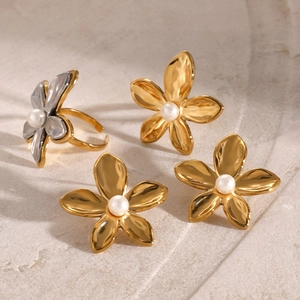 Anelli a fiore con perle incastonate in acciaio inossidabile placcato oro 18K e argento