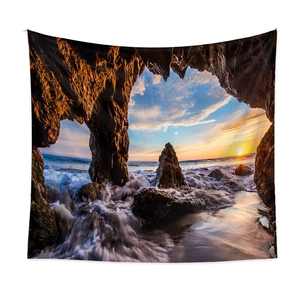 Détail du tapis mural bohème avec paysage de coucher de soleil et bords ourlés