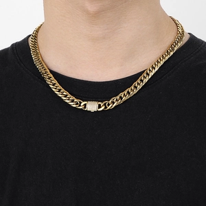 Collana da uomo a catena cubana in acciaio al titanio dorato con chiusura con diamanti CNC