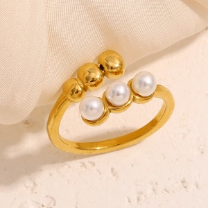 Detail of 18K gold-plated stainless steel ring with white pearls and golden beads