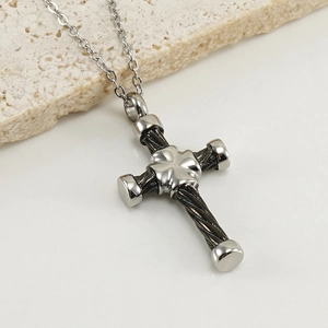 Collier avec pendentif croix style punk en argent et noir pour hommes et femmes