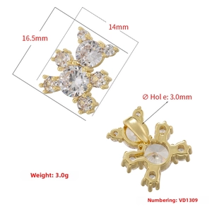 Detailed view of a gold pearl bear pendant with zircon inlay and exact dimensions