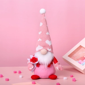 Nain en peluche rose de la Saint-Valentin avec rose rouge pour décoration romantique