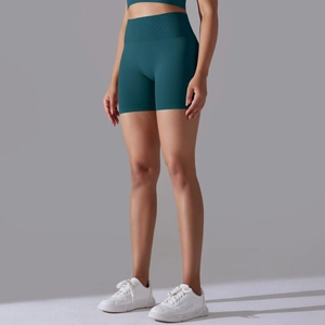 Vue latérale de short de yoga sans couture à taille haute en vert foncé avec texture côtelée