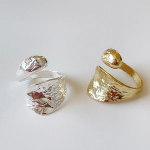 Double-layered 925 sterling silver rings with hammered texture in gold and silver finish