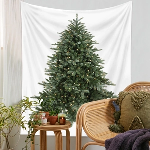 Dettaglio dell'arazzo dell'albero di Natale appeso in un soggiorno nordico minimalista