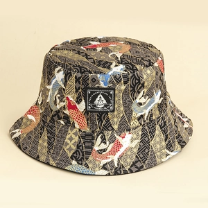 Chapeau bob réversible avec motif de carpe koï japonaise et détails dorés élégants