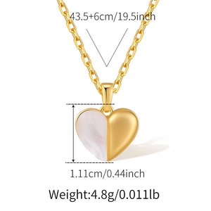 Macro view showing 4.8g weight and dimensions of the heart pearl mother shell necklace