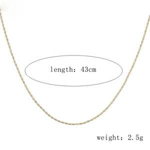 Detail der 43cm goldenen Halskette mit feinen Gliedern und Gewichtsangabe von 2,5g