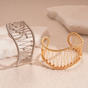 Bracelet ouvert à mailles géométriques tissées minimalistes en métal doré et argenté poli