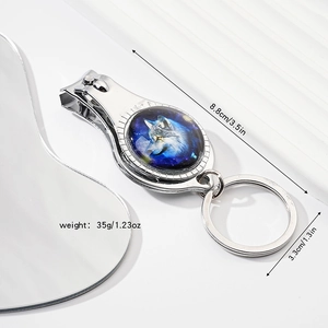 Close-up of wolf motif nail clipper keychain with dimensions 8.8cm and 35g weight spec