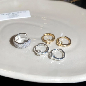 Macro shot of 18k gold plated hoop earrings and ear cuff with micro-p鑲 cubic zirconia