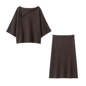 Ensemble en tricot marron pour femme avec haut à manches longues et jupe midi assortie