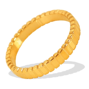 French retro gear ring in 18k gold plated stainless steel with quilted pattern