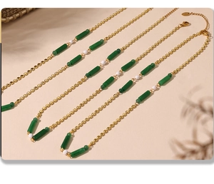 Détails de quatre colliers avec perles d'aventurine verte et fermoir S925