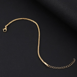 Detail of 18K gold plated stainless steel twisted rope bracelet with lobster clasp