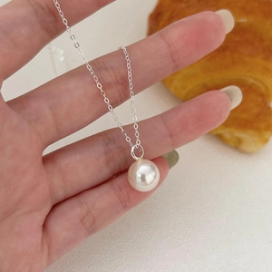Detailed view of an elegant S925 silver necklace with a single white pearl pendant