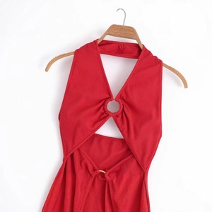 Abito midi rosso in maglia a costine con scollo all'americana e dettaglio anello