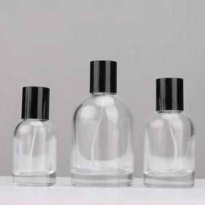 Set di tre flaconi per profumo in vetro da 30ml con tappi neri ed erogatori a spray
