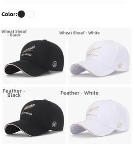 Détail des casquettes en coton avec broderies Sunshine et Freedom en noir et blanc