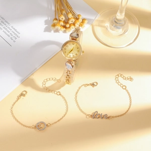 Coffret montre quartz dorée avec pierre en cœur et bracelets d'amour sertis de diamants