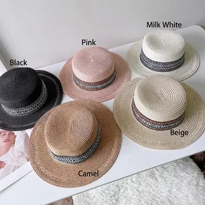 Cappelli di paglia bohémien a testa piatta per donna in cinque colori con nastro etnico