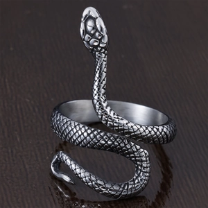 Bague serpent polie en acier inoxydable argenté avec texture d'écailles réaliste