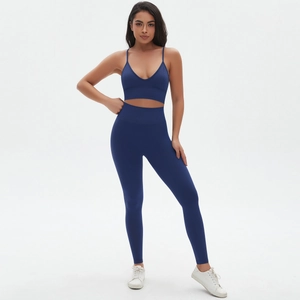 Detail view of seamless dark blue yoga set with V-neck sports bra and high-waist leggings