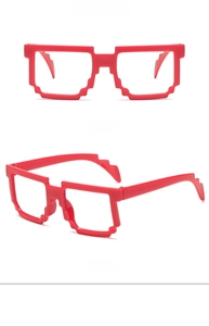 Vue macro de montures de lunettes mosaïques rouges pixelisées en plastique de qualité