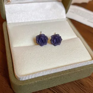 Élégantes boucles d'oreilles roses en résine violet foncé avec tiges en argent