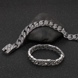 Vintage silver floral engraved stainless steel chain bracelet for men in retro style