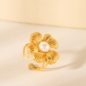 French retro 18K gold stainless steel flower ring with elegant white pearl detail