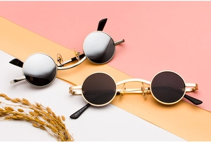Detail of retro small round steampunk sunglasses with inner temple model E8019 info