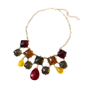 Vintage style Maillard resin square and teardrop pendant necklace in gold metal