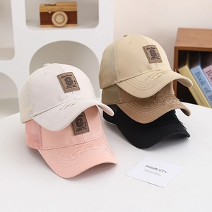 Cappellini baseball in rete per bambini nei colori beige, rosa, kaki e nero con patch