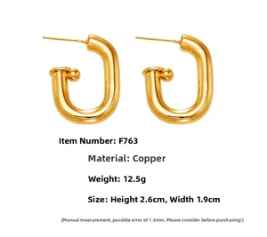 Détail des boucles d'oreilles en cuivre plaqué or 18k avec dimensions et poids indiqués