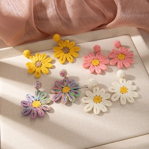 Hand-Woven Raffia Flower Earrings Daisy Floral Bohemian Style Beach Vacation Summer Jewelry For Women