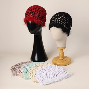 Bonnet Beanie Crocheté À La Main Pour Femmes Avec Grandes Paillettes Et Franges En Fausse Fourrure Tricot Ajouré Style Pastoral