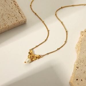 Collana in acciaio inossidabile oro 18K con ciondolo a fiocco e perla su catena a sfere