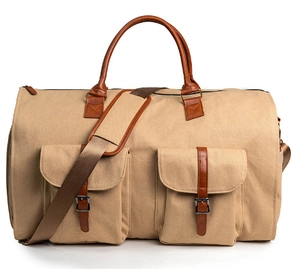 Détails du sac de voyage en toile kaki avec finitions en cuir et poches à boucles frontales