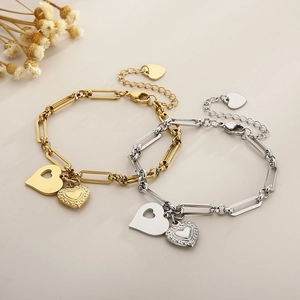 Chic heart pendant bracelets in gold and silver finish with rectangular chain links