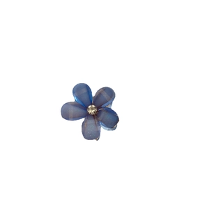 Charming blue pearl flower hair clip for girls featuring a centered sparkling rhinestone