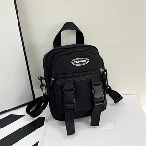 Borsa a tracolla nera in nylon alla moda con logo FASHION e doppie cinghie con fibbia