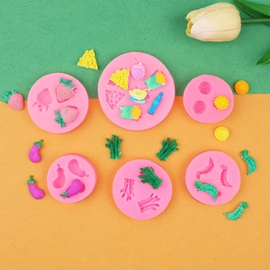 Moldes de silicona rosa para miniaturas de comida y verdura con texturas detalladas